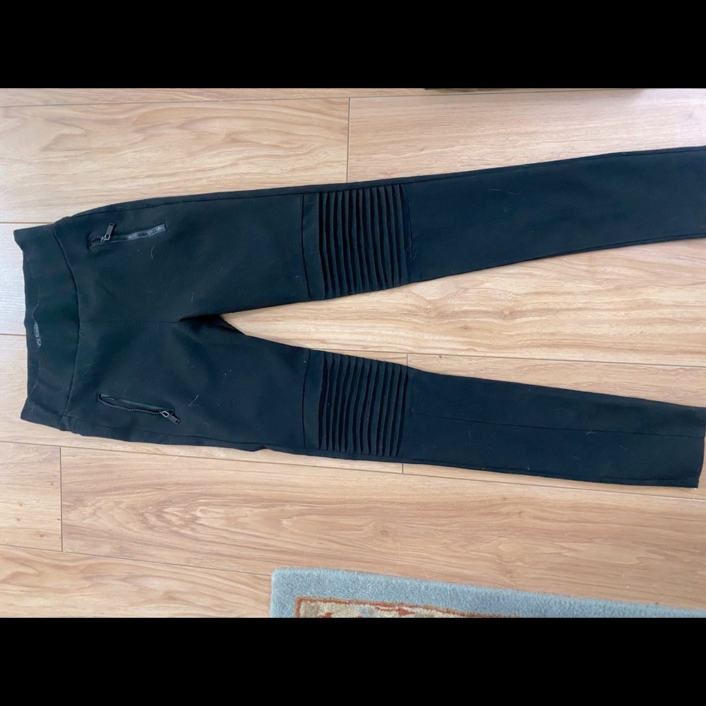 Women’s pleated knee leggings